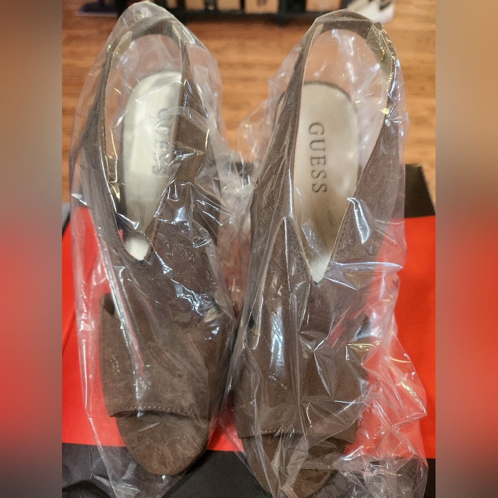 GUESS Women's Brown Peep-Toe Heels